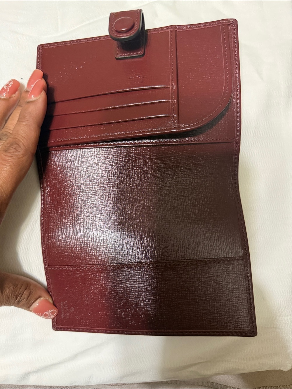 Gucci Beige GG Monogram Passport Cover with Burgundy Leather Trim - Picture 3 of 5